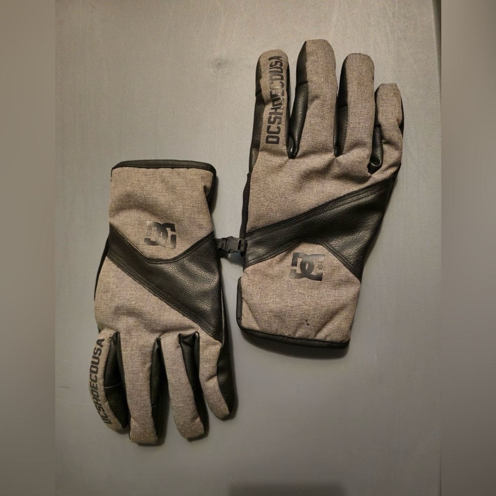 DC Cold Weather Snowboarding Skiing Gloves - Men’s Small